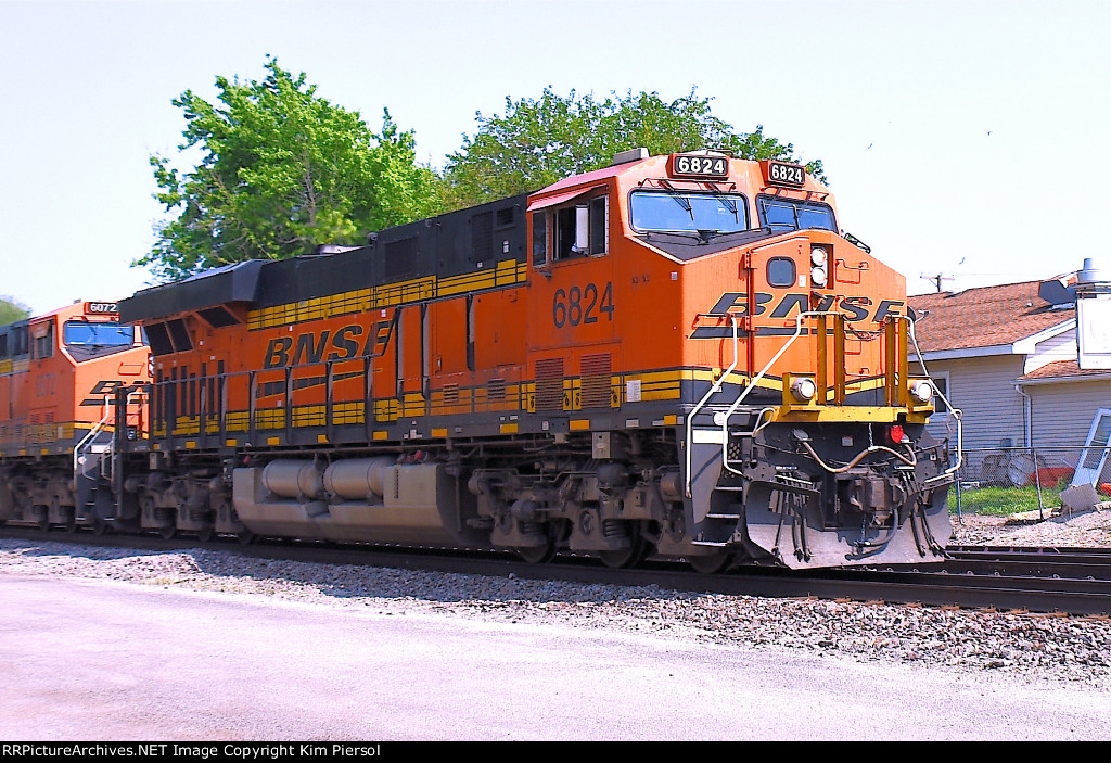 BNSF 6824